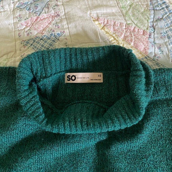 Women’s size xs super comfy sweater. Never worn. - Picture 2 of 2